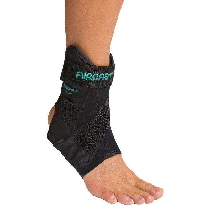 CAVIGLIERA AIRCAST AIRSPORT CON STRUTTURA BIVALVE IN MATERIALE PLASTICO CON CUSCINI PNEUMATICI GONFIABILI MISURA MEDIUMDESTRA — confronto prezzi