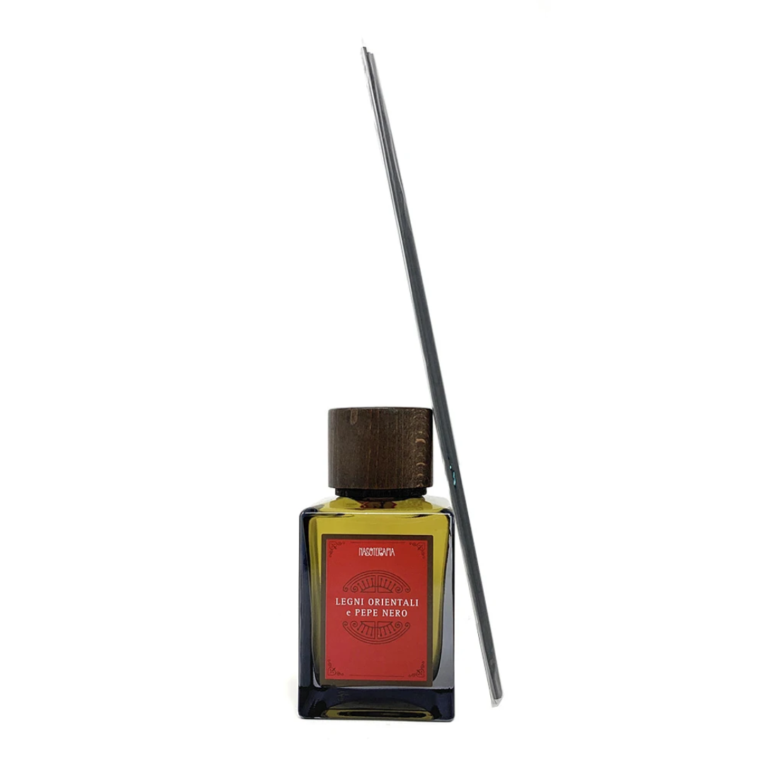 Nasoterapia Diffusore D'Essenza ai Legni Orientali e Pepe Nero, 500ml - Eleganza e Raffinatezza